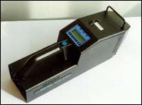 Портативный детектор наркотиков NDS-2000.